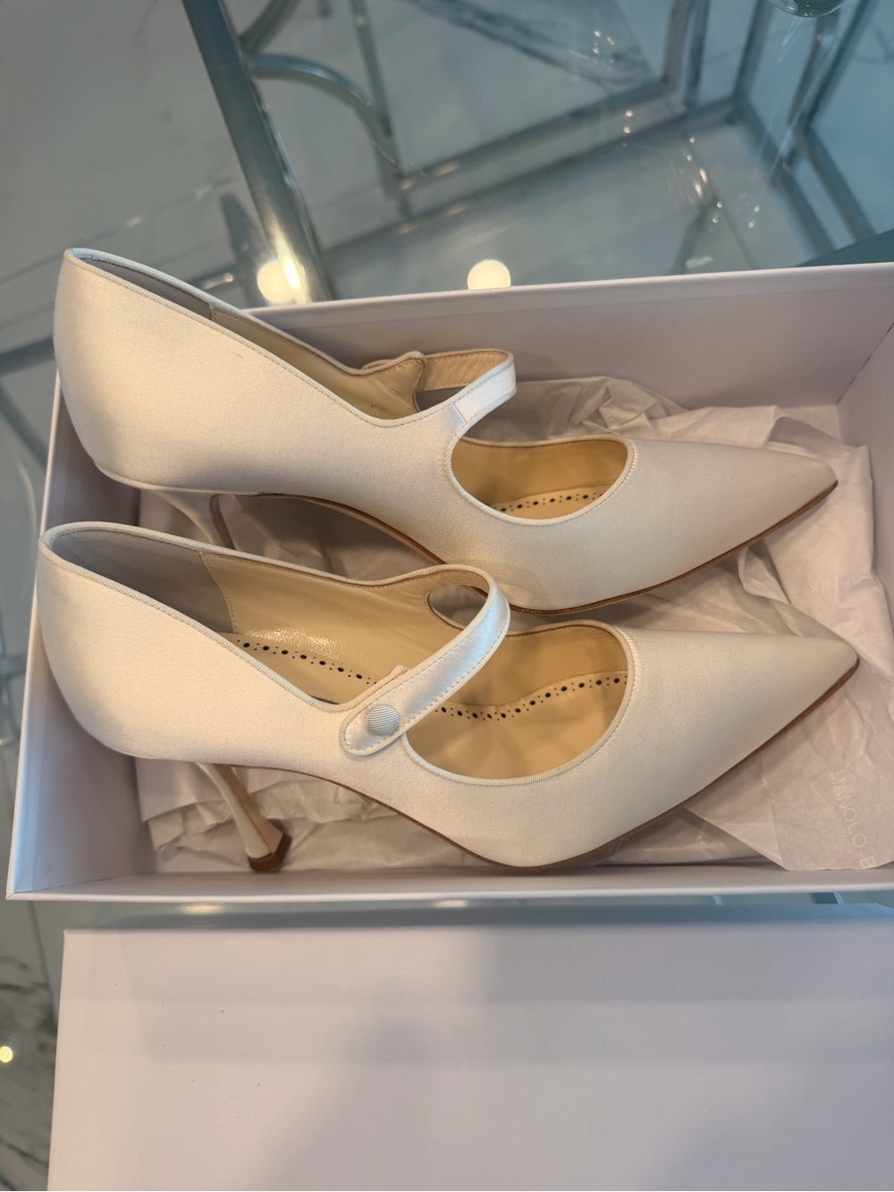 Manolo Blahnik Cream Pointed Mary Jane Pumps Camparinew 39.5 - Picture 3 of 8
